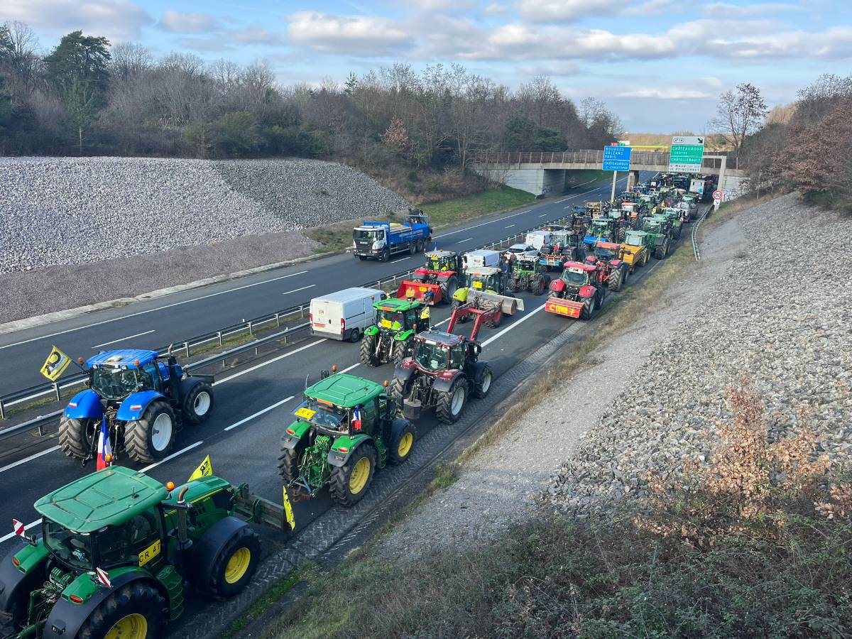 , EN DIRECT &#8211; Le convoi a quitté l&rsquo;A20 « pour éviter Vierzon » : suivez la mobilisation des agriculteurs du Cher